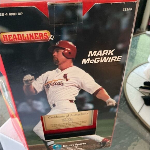 Headliners Mark McGwire Commemorative Figure New in Box - Picture 5 of 6